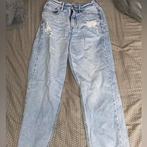 American Eagle size 8 boyfriend jeans